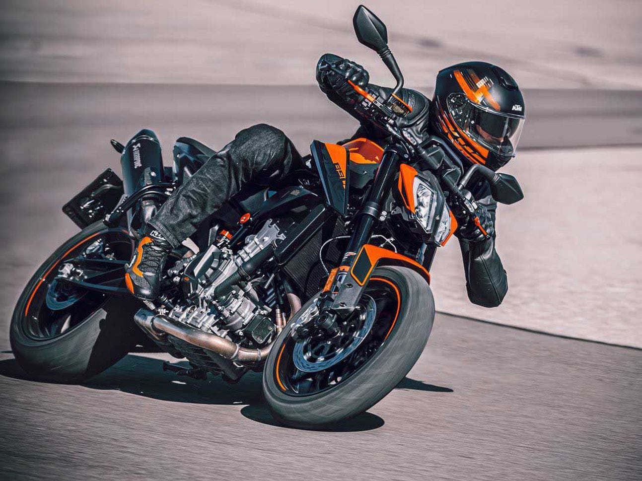 KTM 890