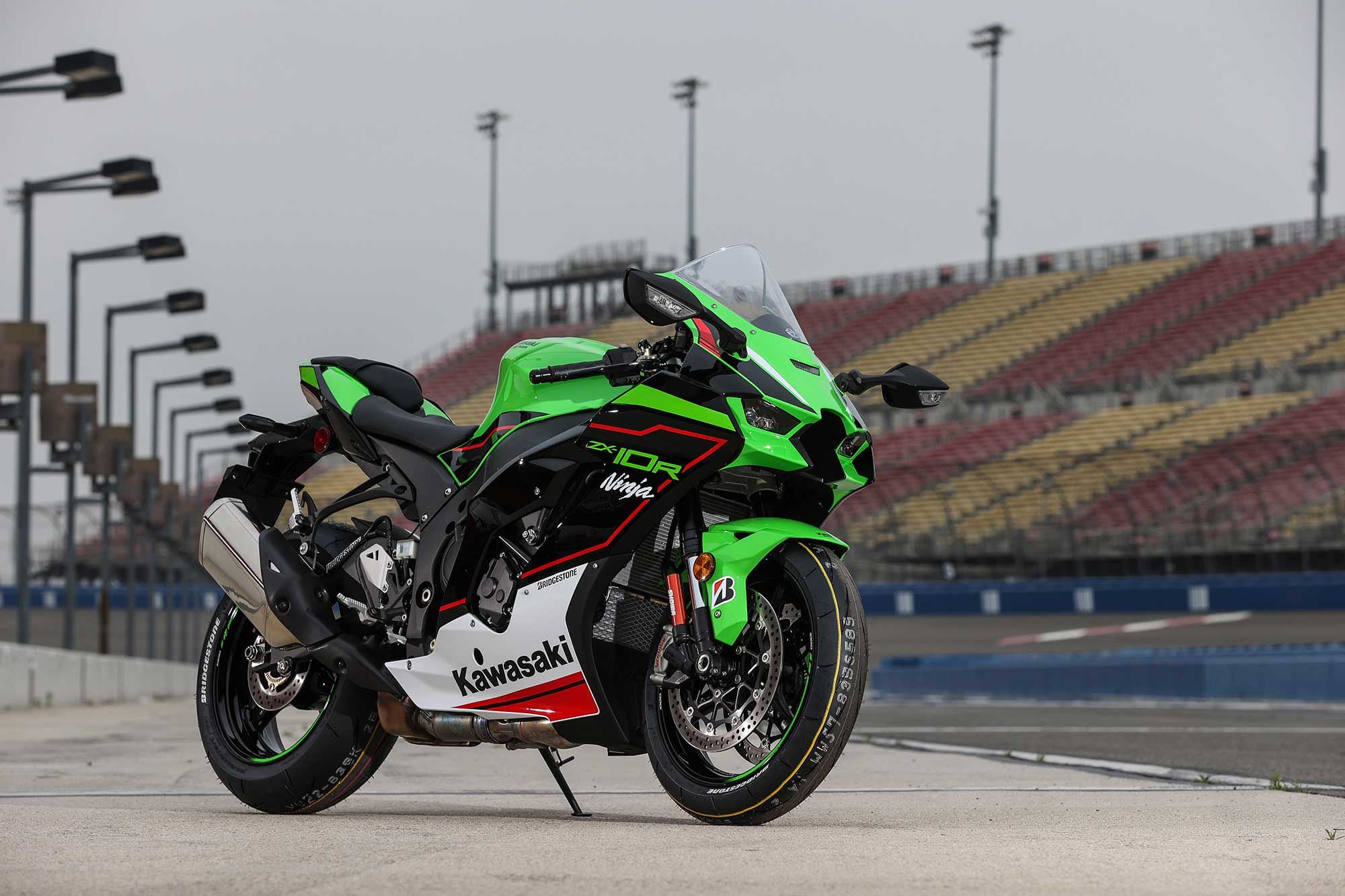 New-generation Ninja styling includes a broader fairing with improved wind protection. Aerodynamic drag is said to be improved by 17 percent while downforce is increased by 7 percent. Win-win.