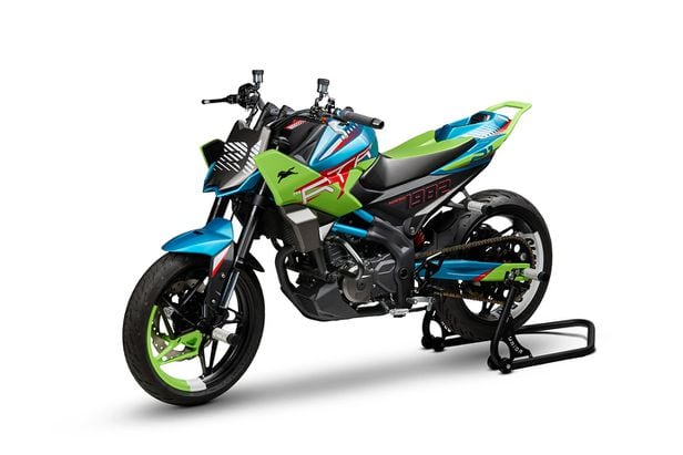 Rickey Gadson and the New ZX10 in an all out assault on LANDSPEED