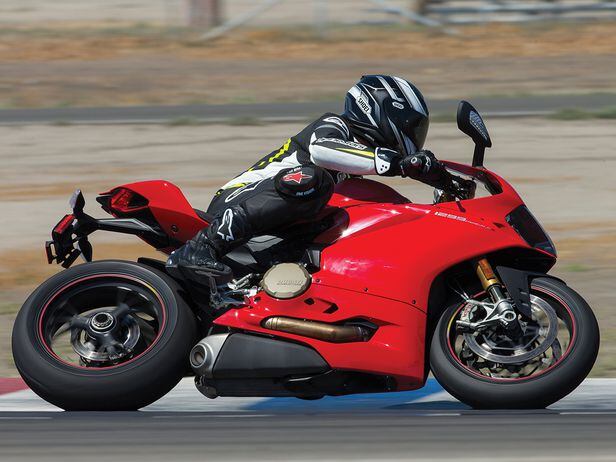 2015 SUPERBIKE COMPARISON: Aprilia RSV4 RF vs. BMW S1000RR vs