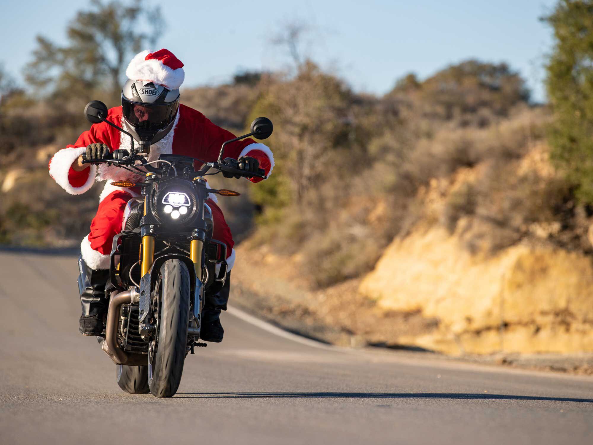 Giddyap aboard Indian Motorcycle’s 2022 FTR R Carbon with Santa Claus in this holiday-themed motorcycle review.