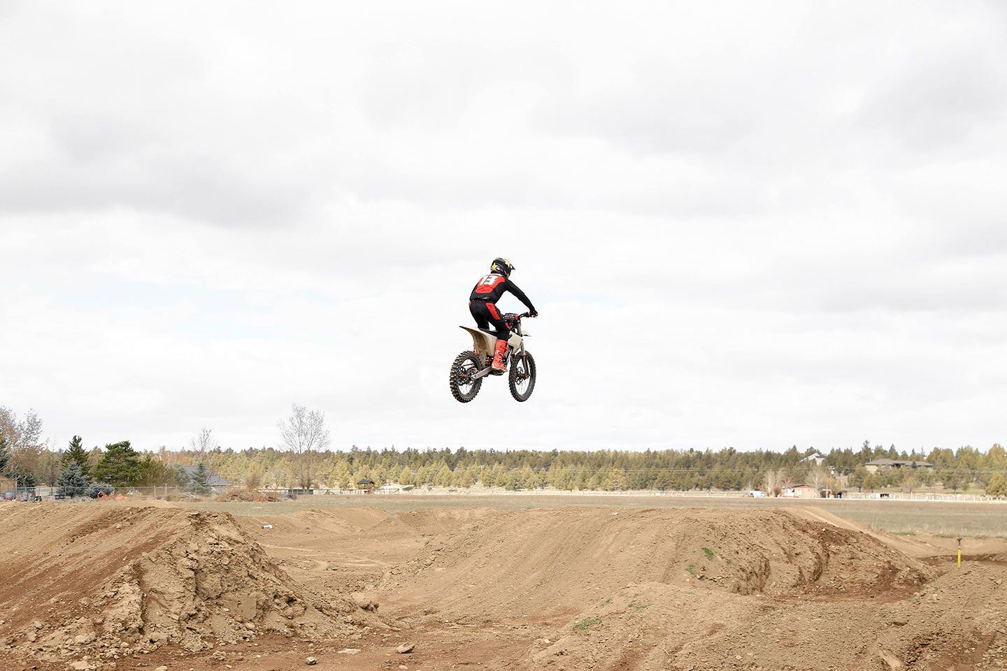 A claimed 201-pound weight means more air time for the Dust Moto Model_1.
