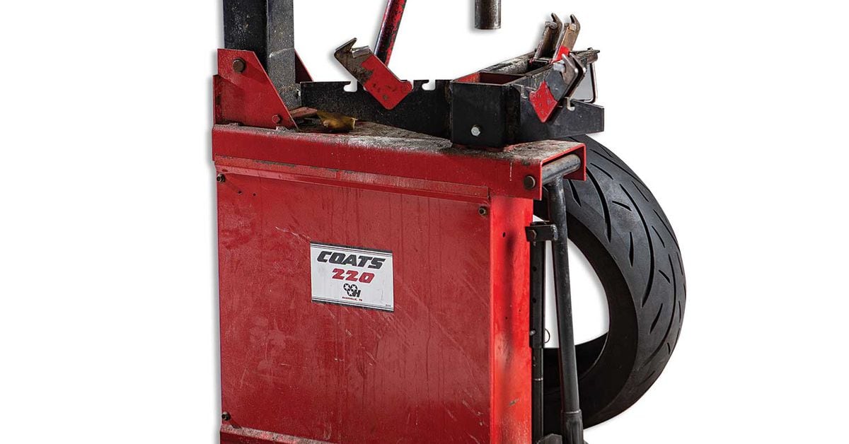Coats Model 220 Manual Tire Changer Review | Motorcyclist