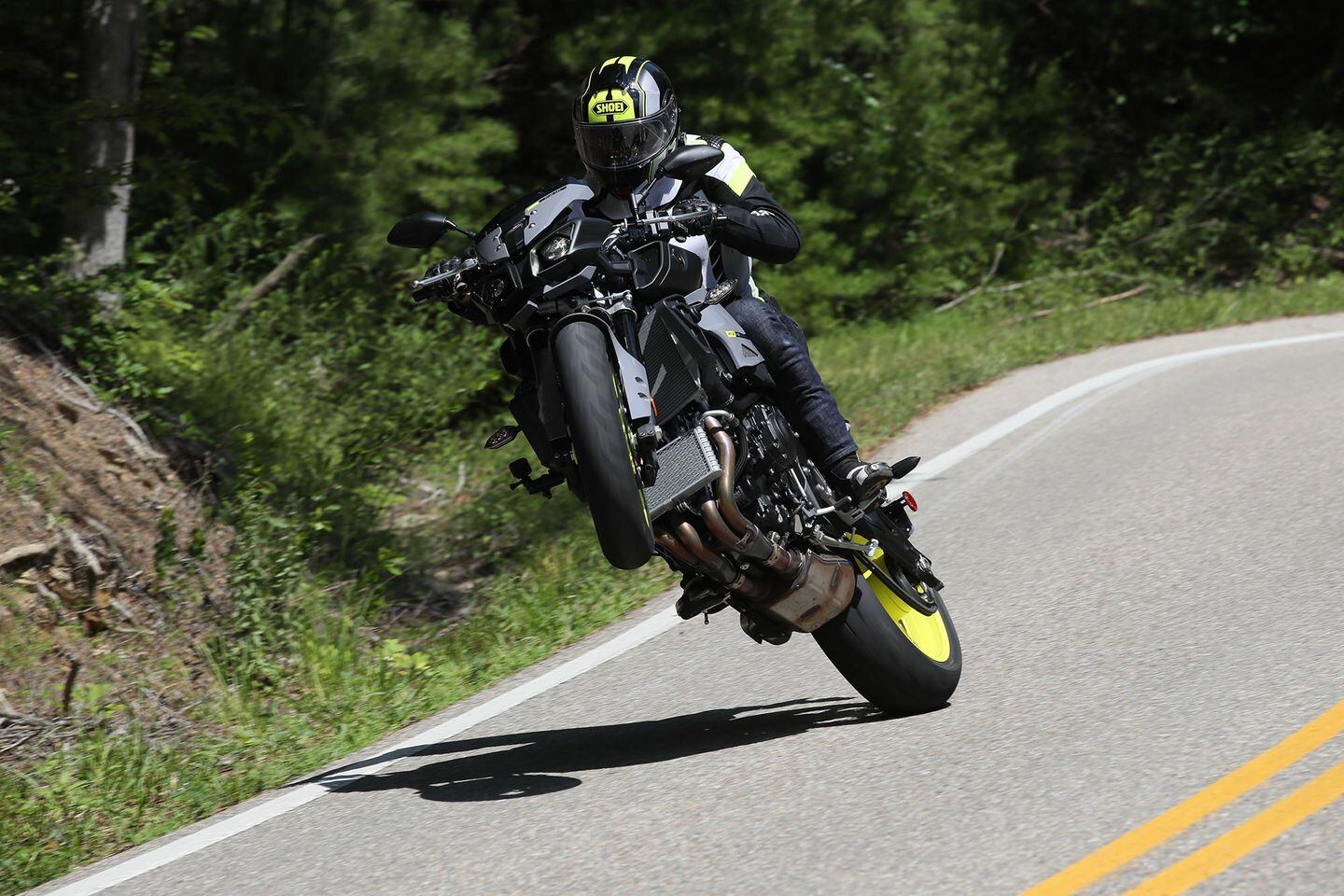 2017 Yamaha FZ-10 First Ride Review | Motorcyclist