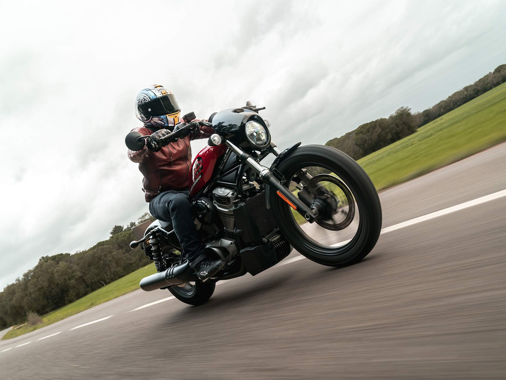 According to Harley, most of the bikes on the test were hitting 120 miles before requiring fuel, and some riders completed the 60-mile ride to lunch with 37 to 45 miles of petrol remaining—but I can’t confirm if the fuel tank was brimmed.