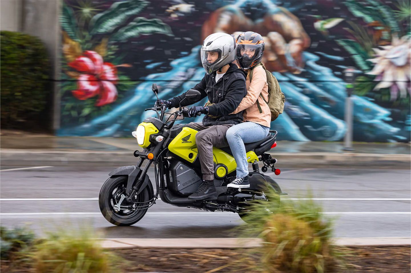 Remember young love? Date night can start with a quick trip to the wine store on the Honda Navi.