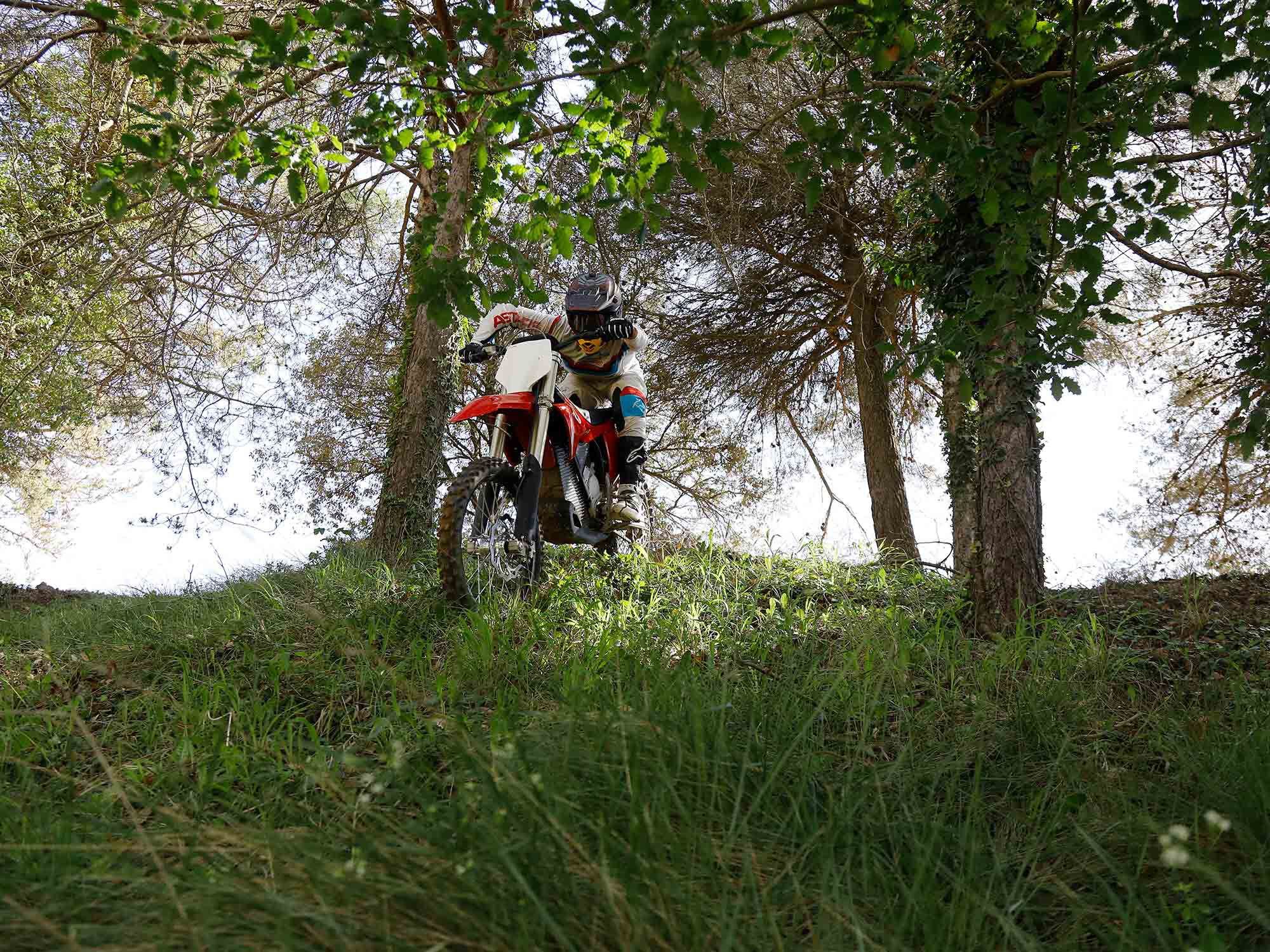 Moto developed, trail ready. In the next stage of the Stark development there will be more lighting options for enduro-minded riders. Until then you can order the current model with an 18-inch wheel and a kickstand.
