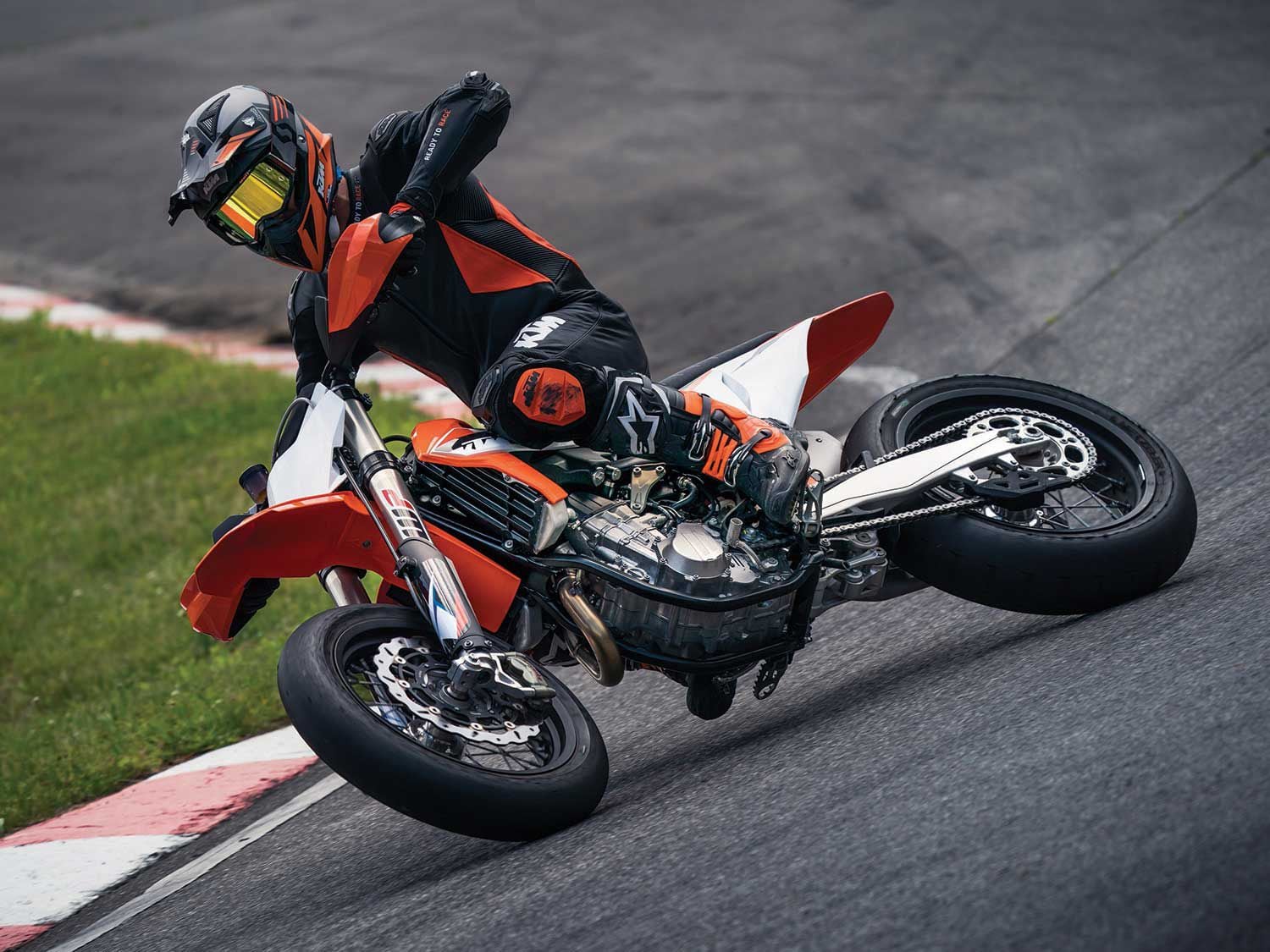 In typical KTM fashion, the 450 SMR inherits the 450 SX-F’s basic platform. A few key modifications were made for the rigors of supermoto competition.