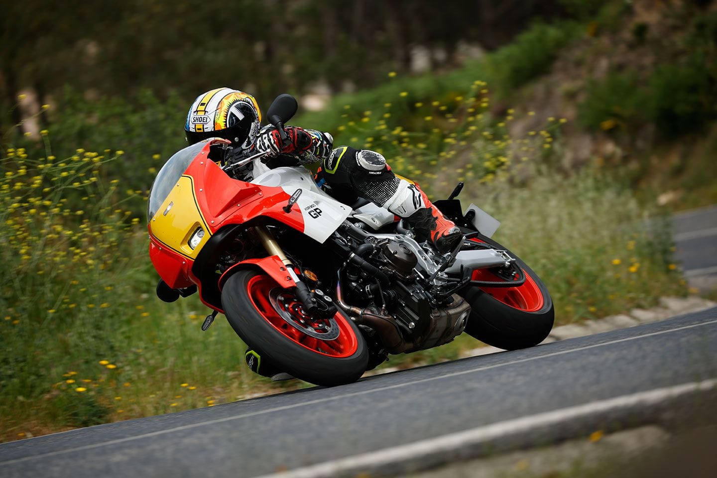 From the grand prix factory YZR500 to the FZR600 streetbike, the XSR900 GP rekindles memories of the 1980s and 1990s.