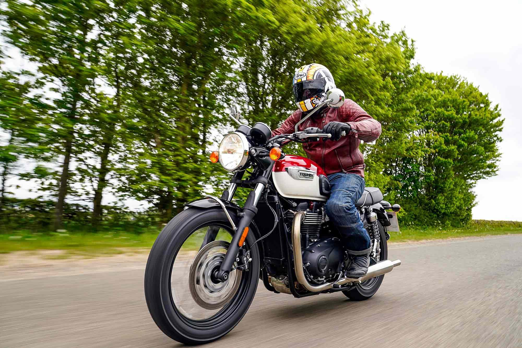 Triumph essentially offers two models: the Bonneville T120 1,200cc, and the bike we have on test, the “entry-level” T100, a 900cc parallel twin with a slightly lower spec than the T120 but priced more affordably.