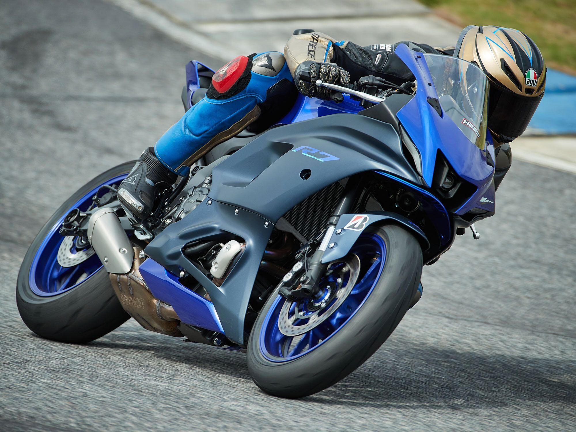 2022 Yamaha YZF-R7 MC Commute Review Photo Gallery – Bikers Family Forever