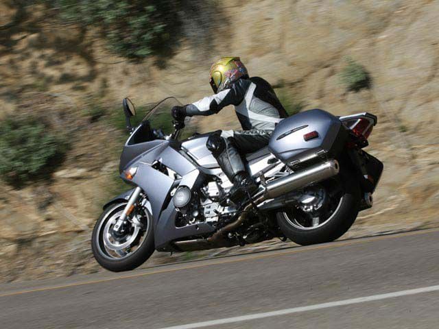 2006 Yamaha FJR 1300AE Review & Test Ride | Motorcyclist