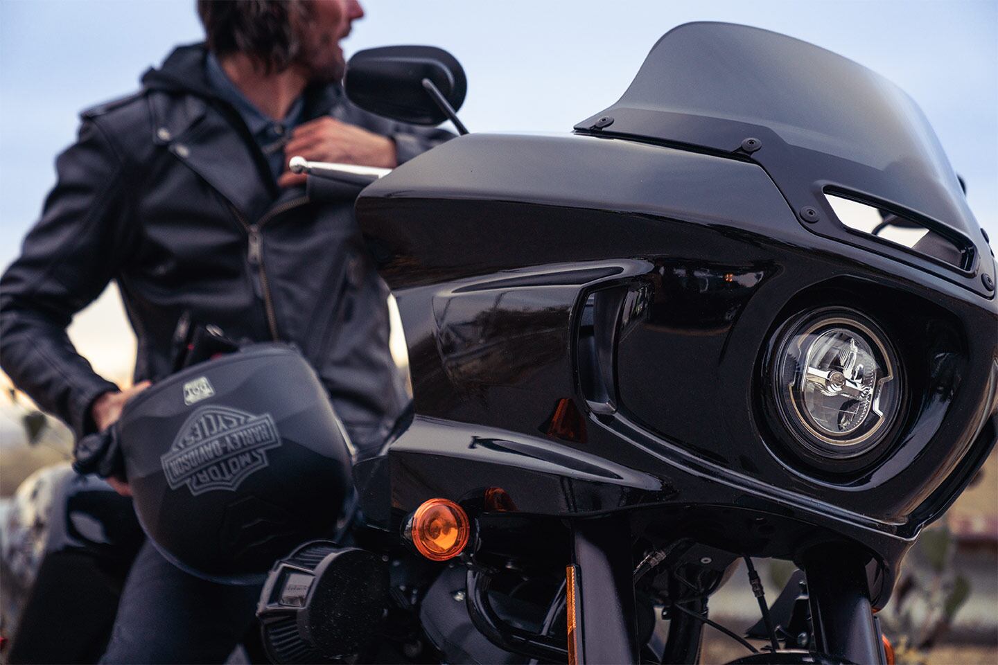 The FXRT-inspired fairing was designed using computational fluid dynamics. The fairing vents, designed to reduce low pressure zones in the cockpit, don't have closing mechanisms as found on touring models. The fairing has Rockford Fosgate speakers, but doesn't have any compartments for storage.