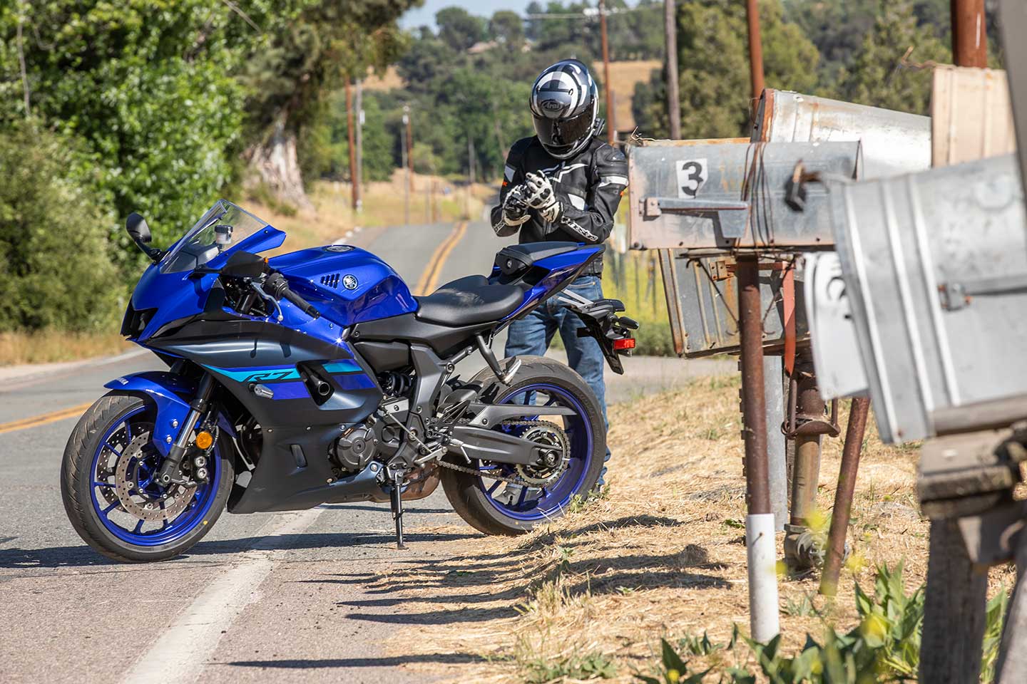 While other bikes in the new middleweight sportbike category prioritize upright ergonomics and more mellow lines, the R7 wears Yamaha's supersport with pride.