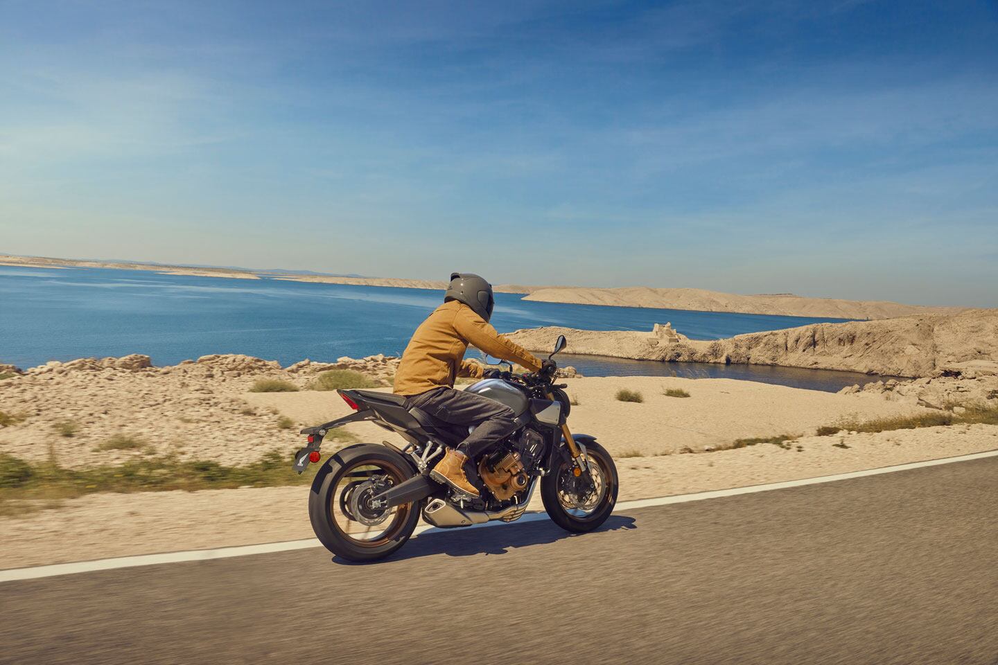 Both the CB and CBR versions will come with new TFT screens and updated left-side switch gear clusters.