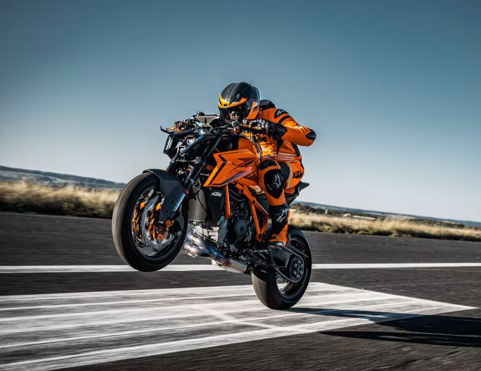 The latest super-nakeds coming off the production line boast performance that rivals that of some superbikes. The new KTM 1390 Super Duke R Evo is as rowdy as they come.