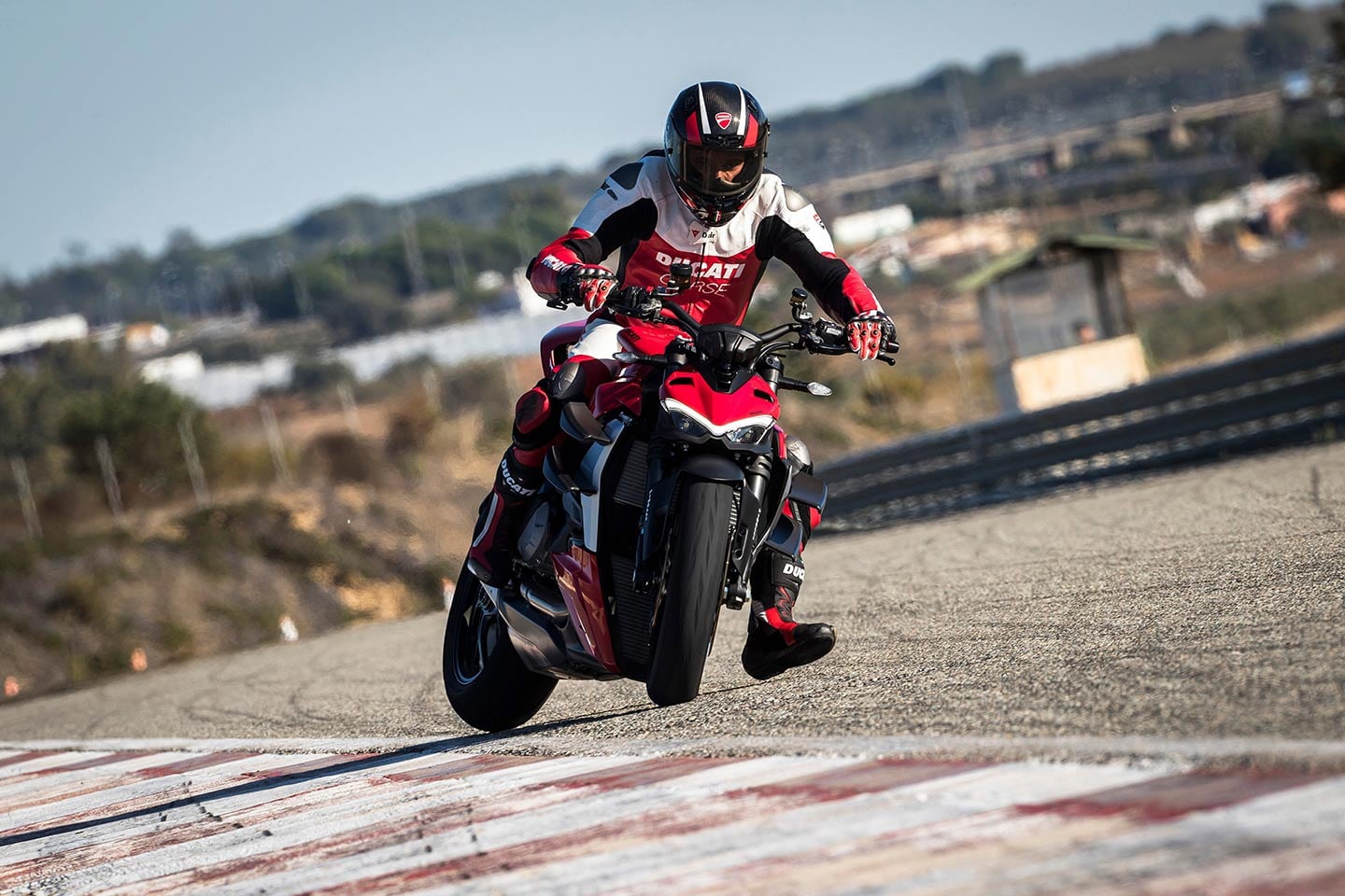 Aerodynamic winglets are available through the Ducati accessory catalog.