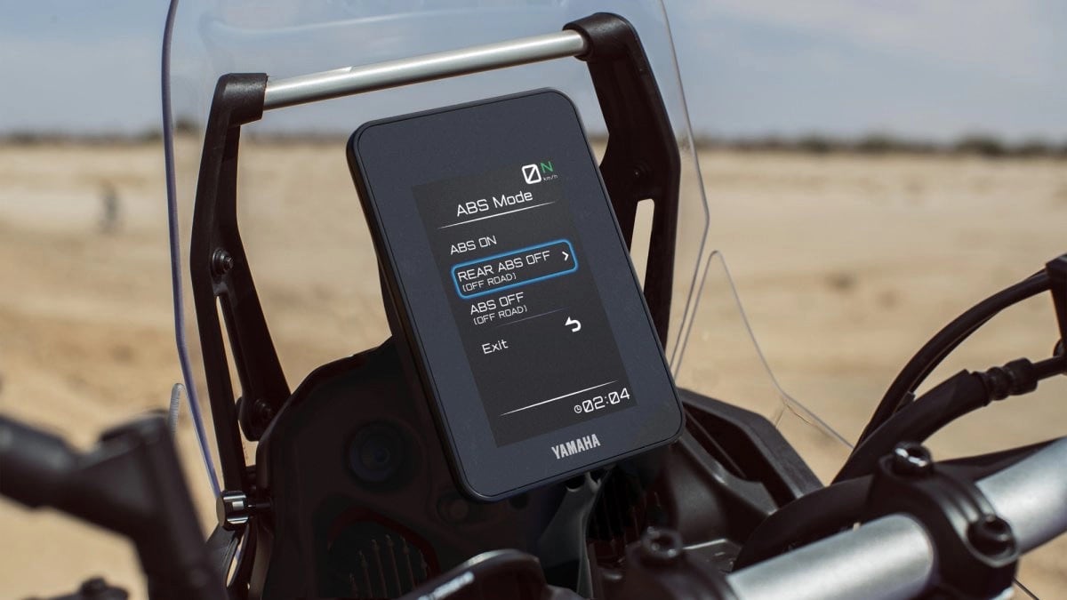 A vertical 5-inch TFT was added for 2024. The screen is easy to read at a glance and easy to navigate, especially considering there aren't multiple submenus.