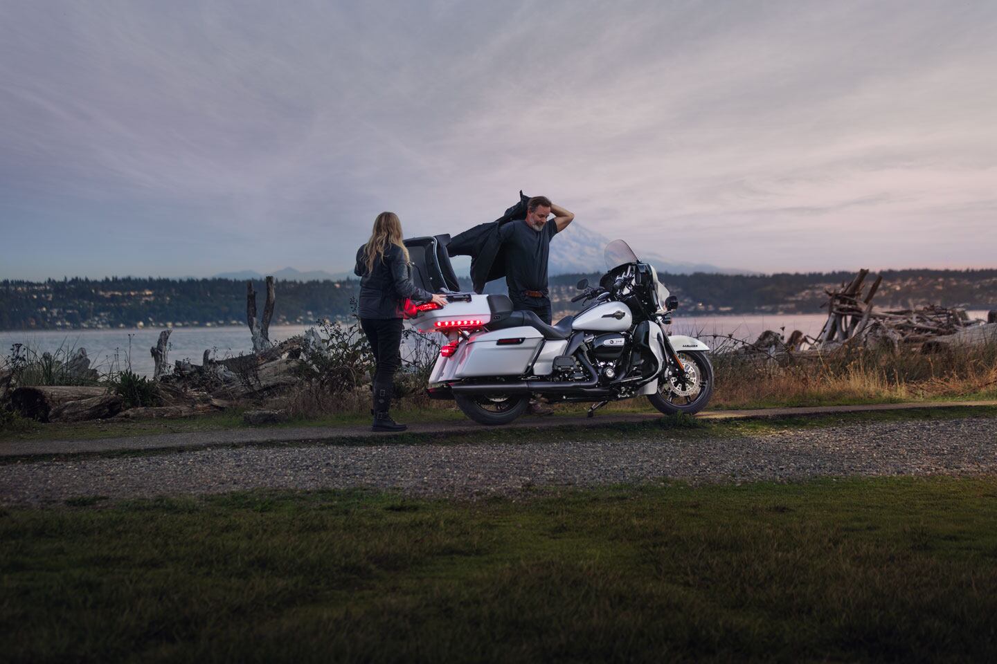 The massive top trunk's clamshell opening maximizes carrying capacity by making it easy to load.