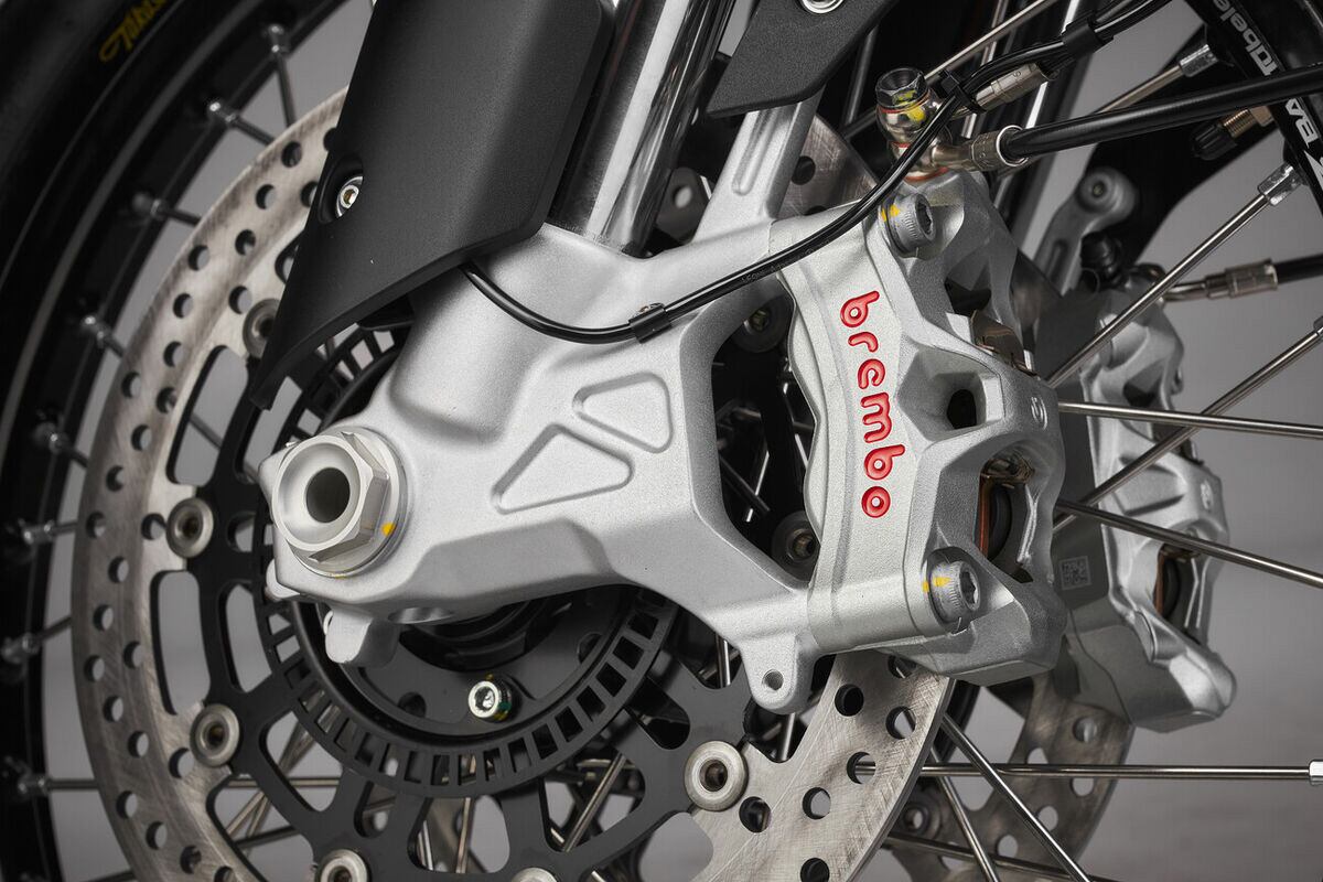 Brembo Stylema brakes are used up front.
