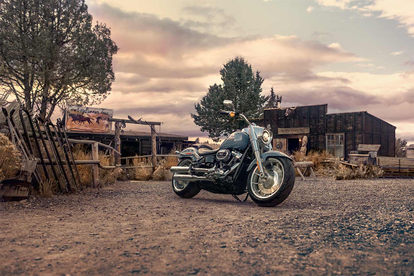 The '57 Chevy-esque headlight nacelle and 