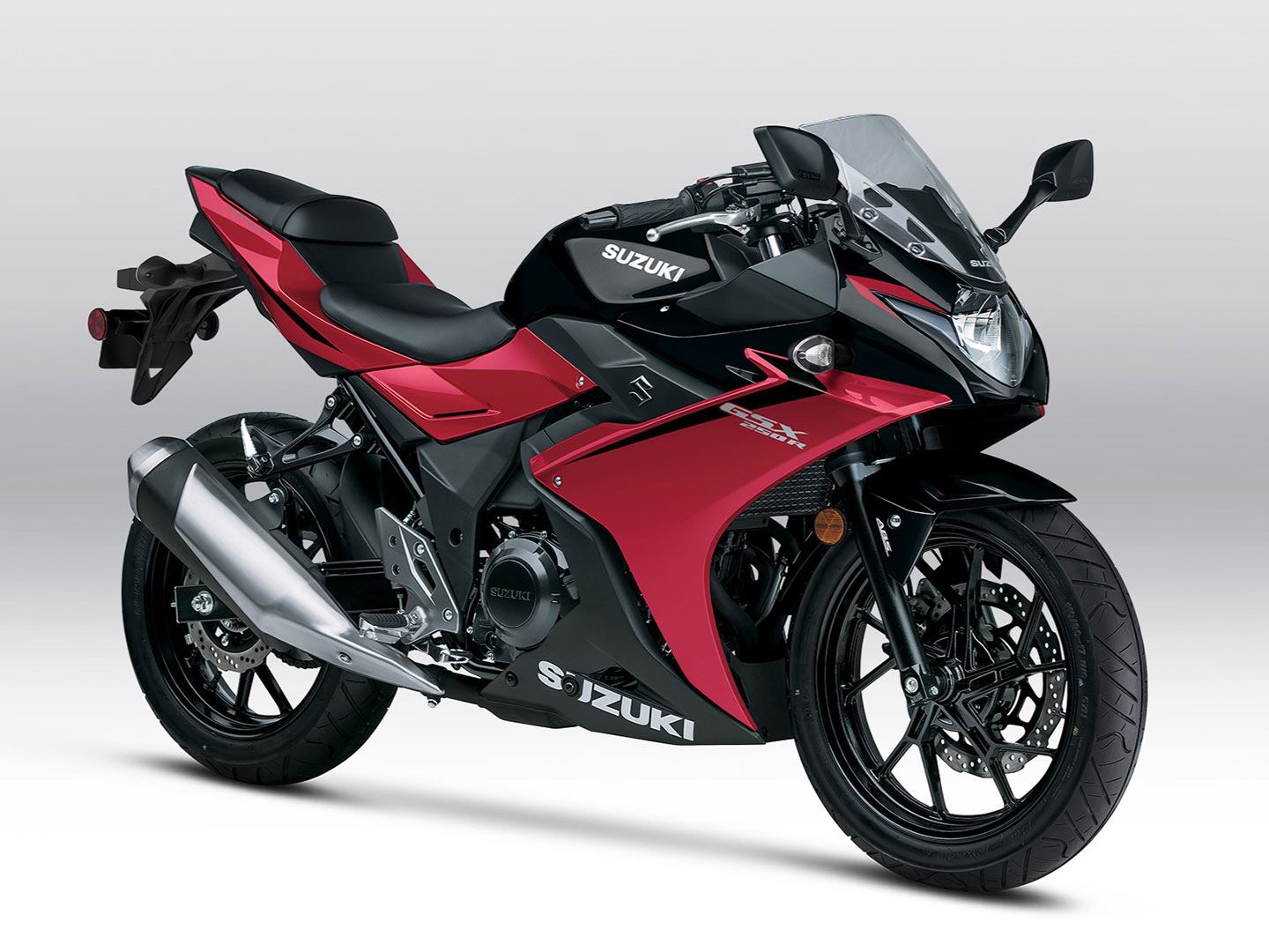 For burgeoning trackday beginners and small-bore sportbike buffs alike, it's hard to go wrong with Suzuki's GSX250R.