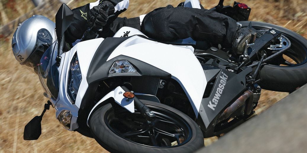 lee EX300g. 2013 Kawasaki Ninja 300 | Motorcyclist