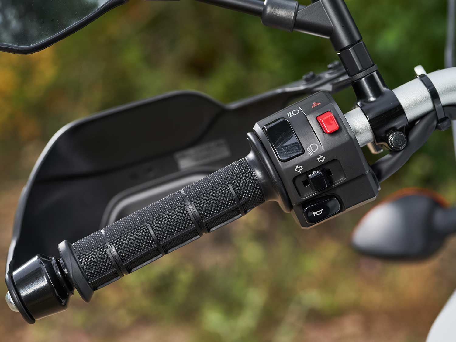 In a digital world, we appreciate the full-manual control (aside from on/off ABS) of Yamaha’s mid-sized ADV rig.