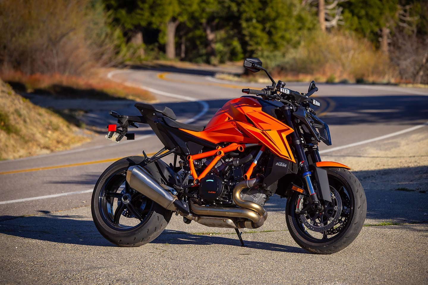 OSTYLE plé verre Platinumaqua Cream KTM 1390 Super Duke R Evo Review | Motorcyclist