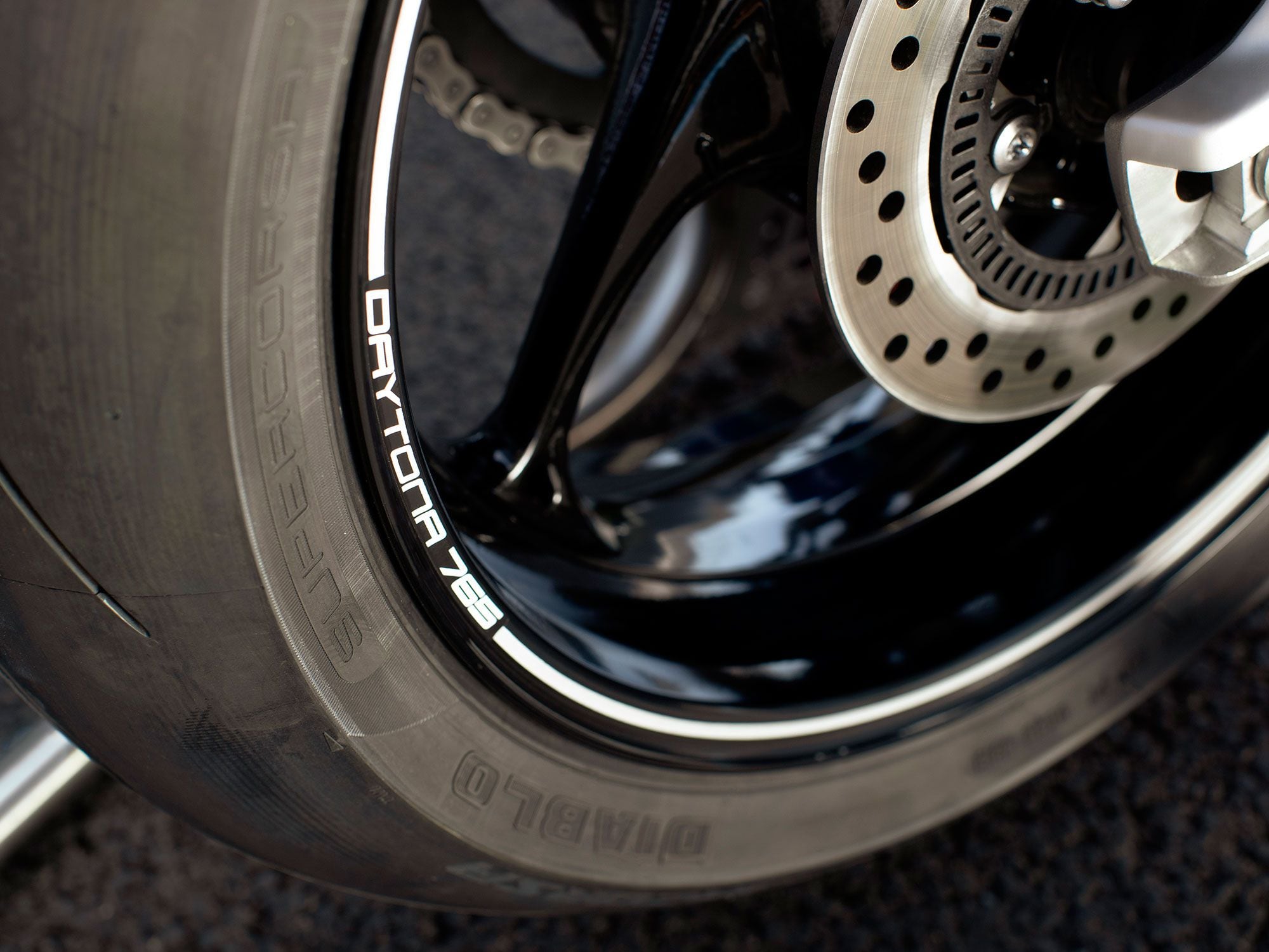 The Daytona 765 rolls on Pirelli’s fantastic Diablo Supercorsa V3 high-performance street and trackday rubber.