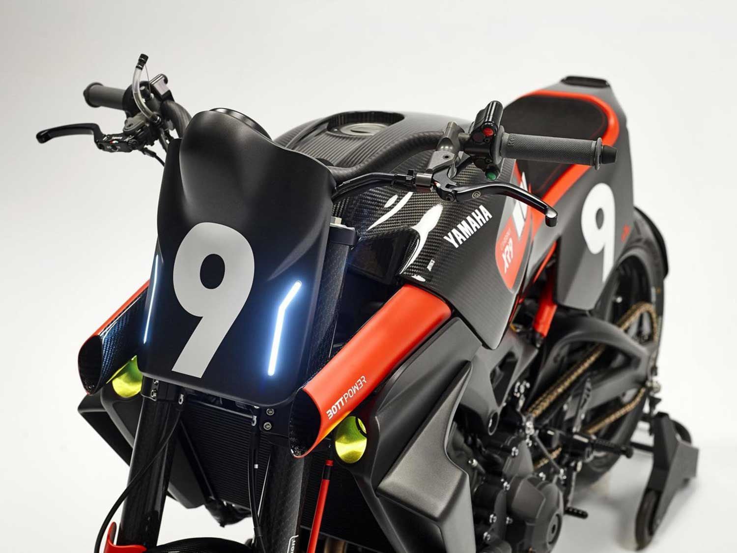 The XR9 Carbona takes cues from the Yamaha R1 and R6, working in the sportbikes’ round LED marker lights and a number plate in a nod to Yamaha’s racing heritage.