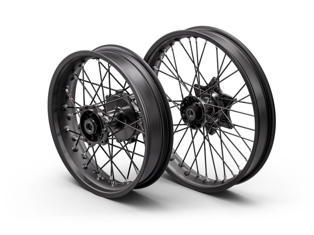 Black-anodized aluminum spoked wheels are new for the 2023 390 Adventure. Continental TKC 70 tires continue to be fitted on the 19- and 17-inch rims.
