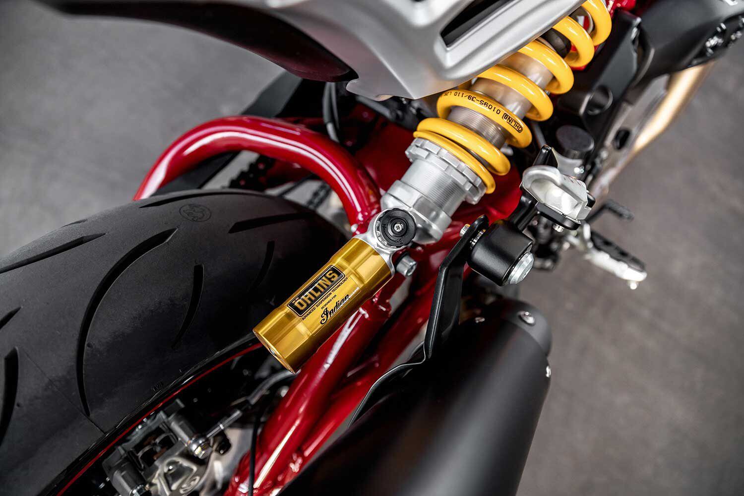 The top-of-the-line FTR R Carbon swaps out Sachs suspension for an Öhlins setup.