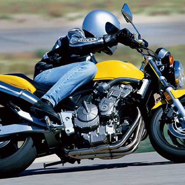 ホンダ ホーネット 2004 Honda 599 Motorcycle | First Ride & Review | Motorcyclist