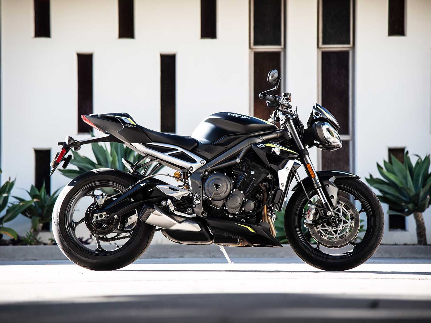 The Street Triple’s aggressive stance is accentuated by bar-end mirrors and a purposeful leading edges.